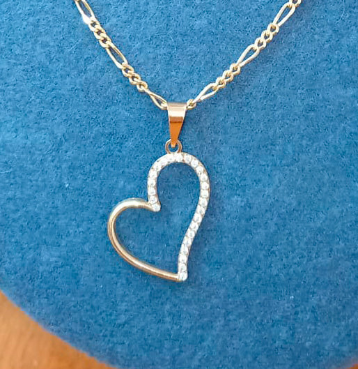 Colgante Corazón Calado en Oro 18K y Circonitas